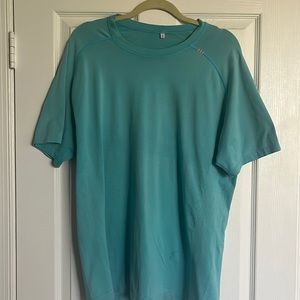 Classic Lululemon Men’s work out shirt!